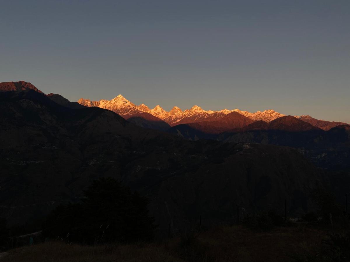 Hotel Mansarovar Inn Munsyari Buitenkant foto