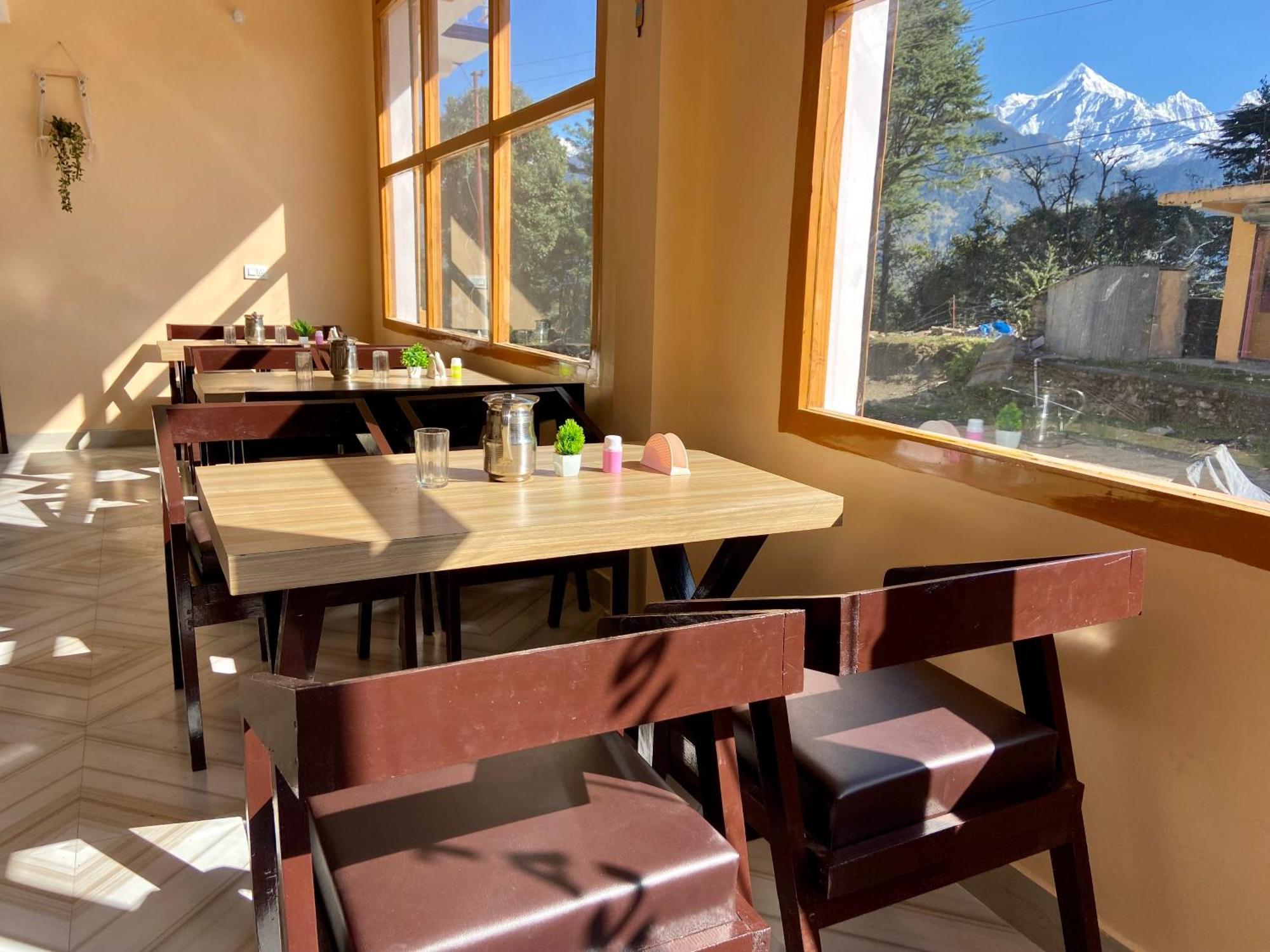 Hotel Mansarovar Inn Munsyari Buitenkant foto